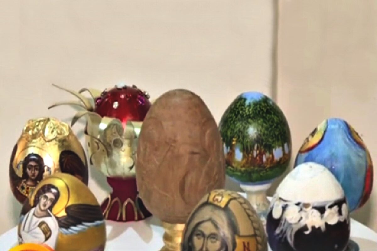 Традиционална аукција осликаних дрвених јаја